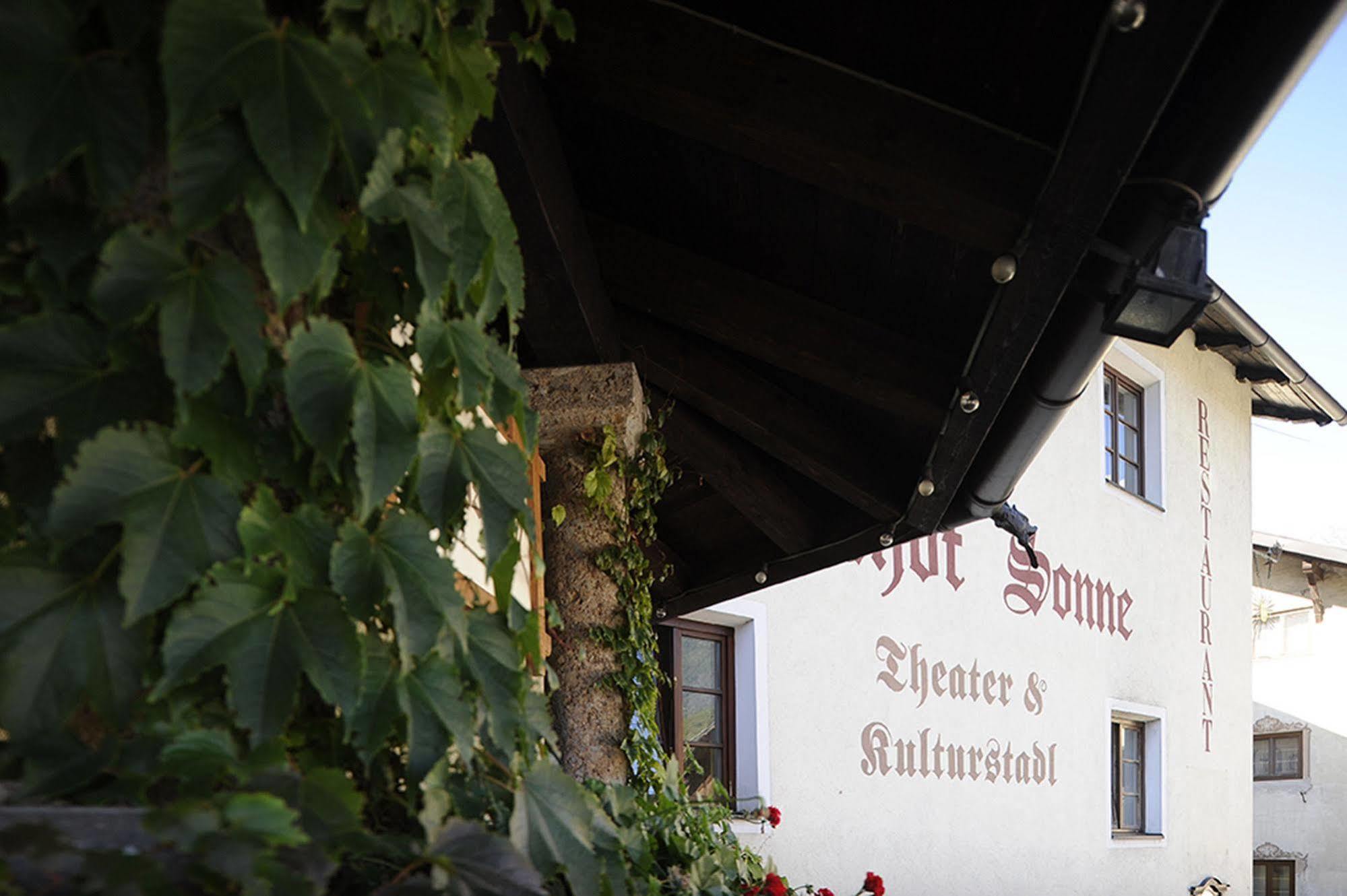 Gasthaus Sonne Tarrenz Exterior foto
