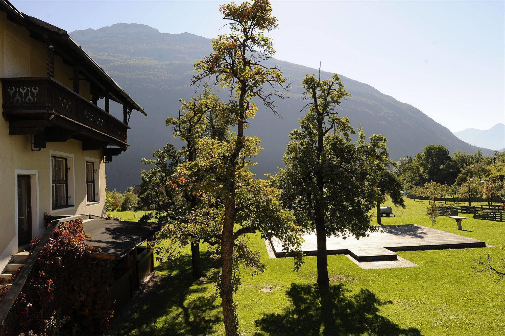 Gasthaus Sonne Tarrenz Exterior foto